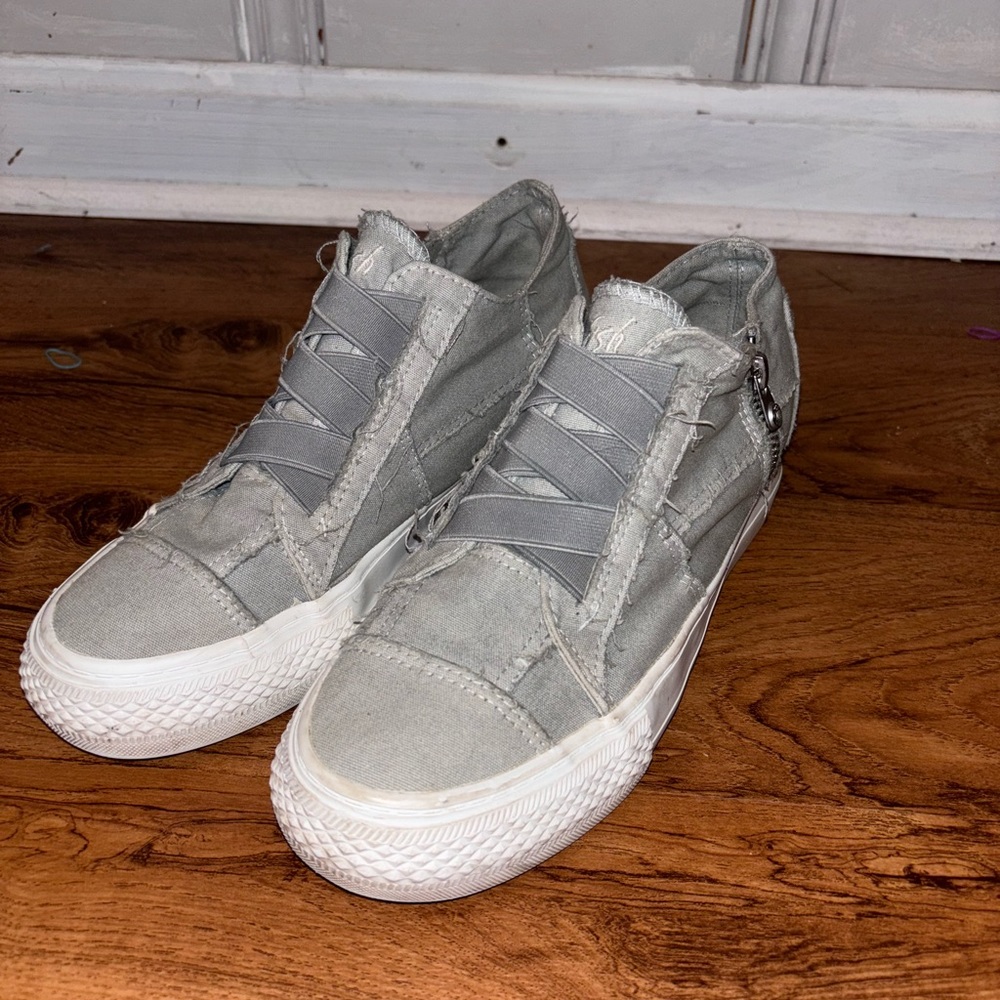 Gray Blowfish Platform Sneakers ⛅️